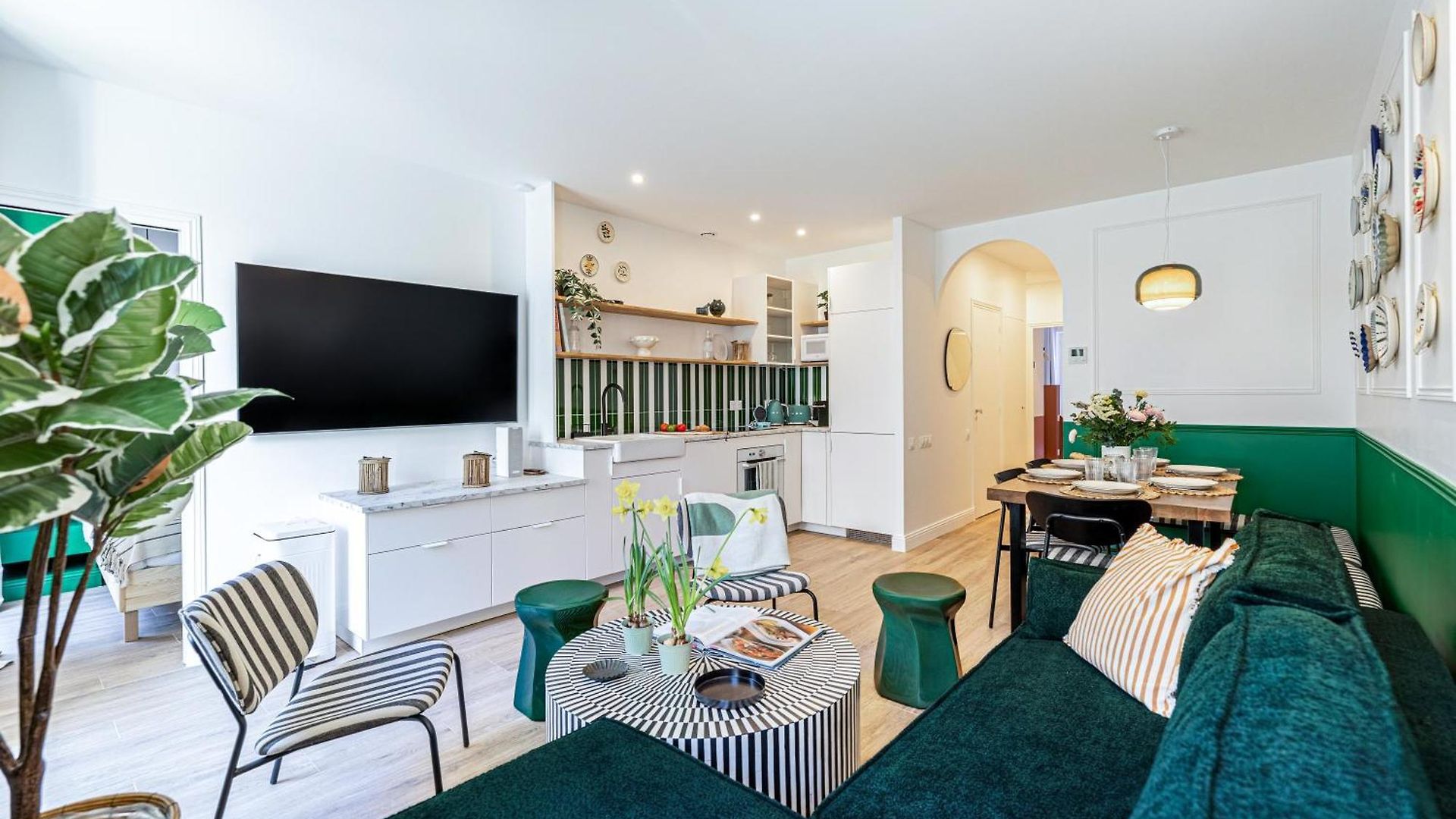 Appartement New! Remodeled & Spacious 4 Bedroom - 3 Bath - Heart Of - Ac In - With A Large Elevator *