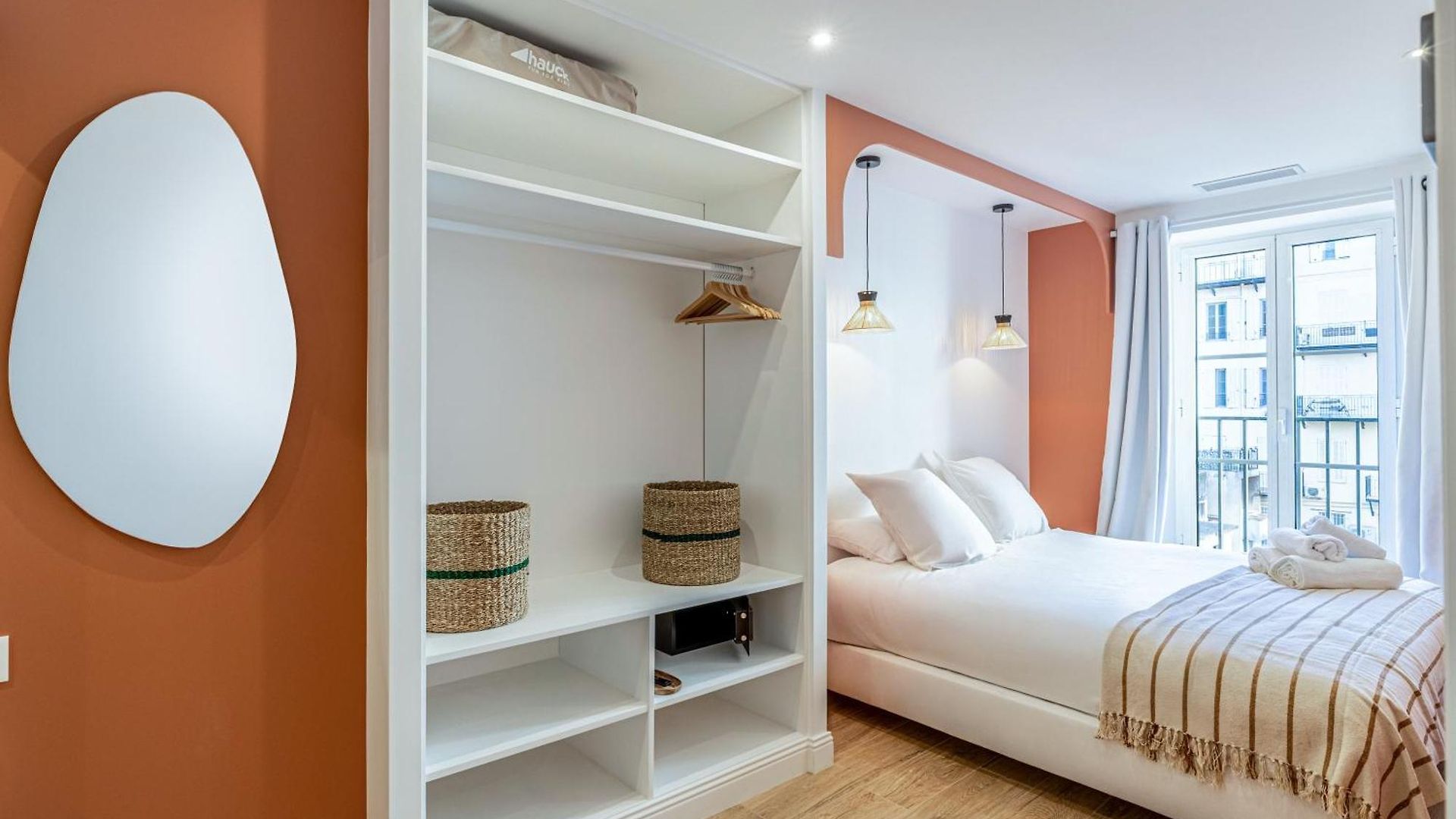 Appartement New! Remodeled & Spacious 4 Bedroom - 3 Bath - Heart Of - Ac In - With A Large Elevator *