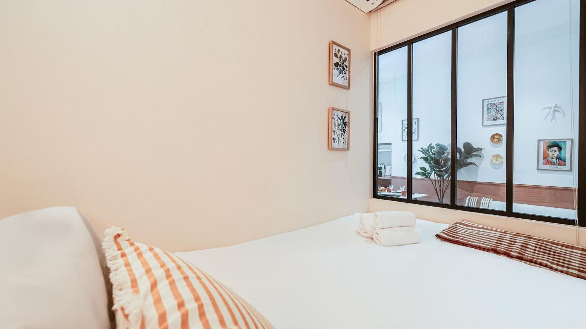 New! Remodeled In The Heart Of Nice, 3 Min, 2br, Ac, Elevator, Amazing Little Terrace, Location! Apartment Nice
