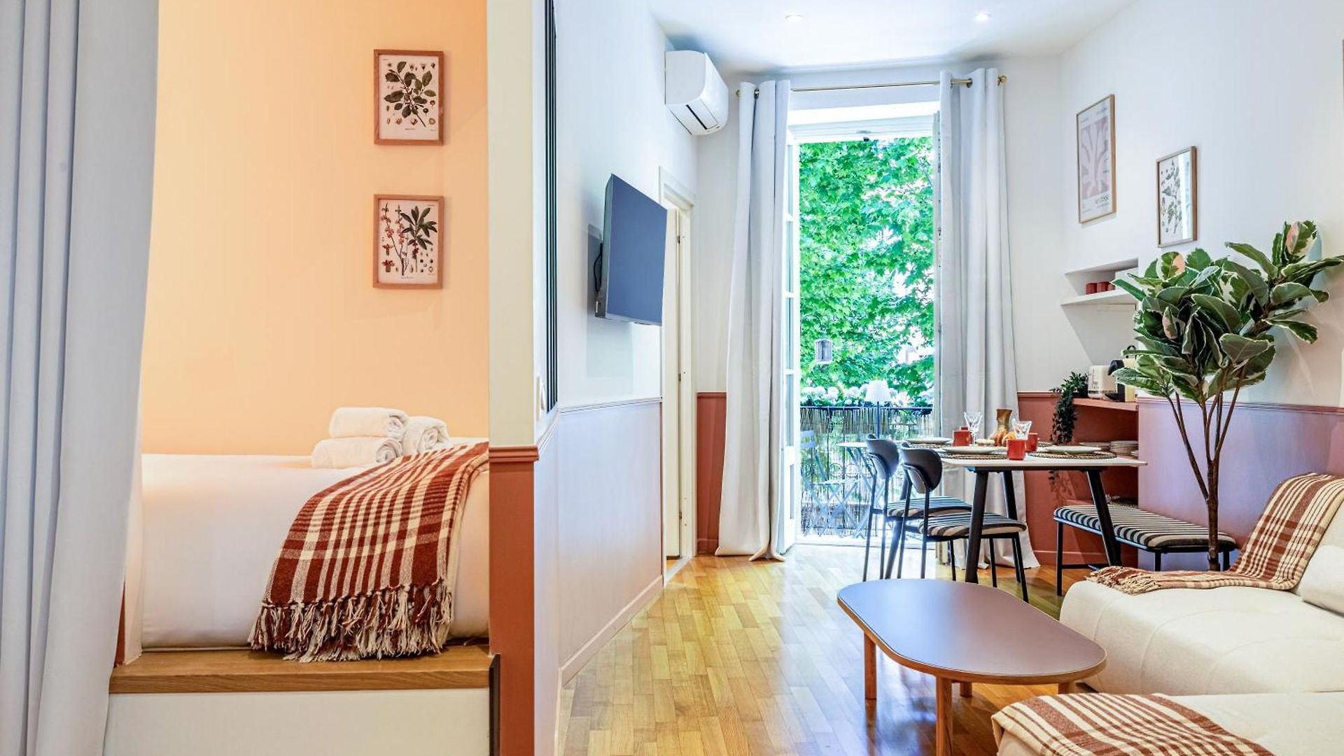 New! Remodeled In The Heart Of Nice, 3 Min, 2br, Ac, Elevator, Amazing Little Terrace, Location! Apartment Nice
