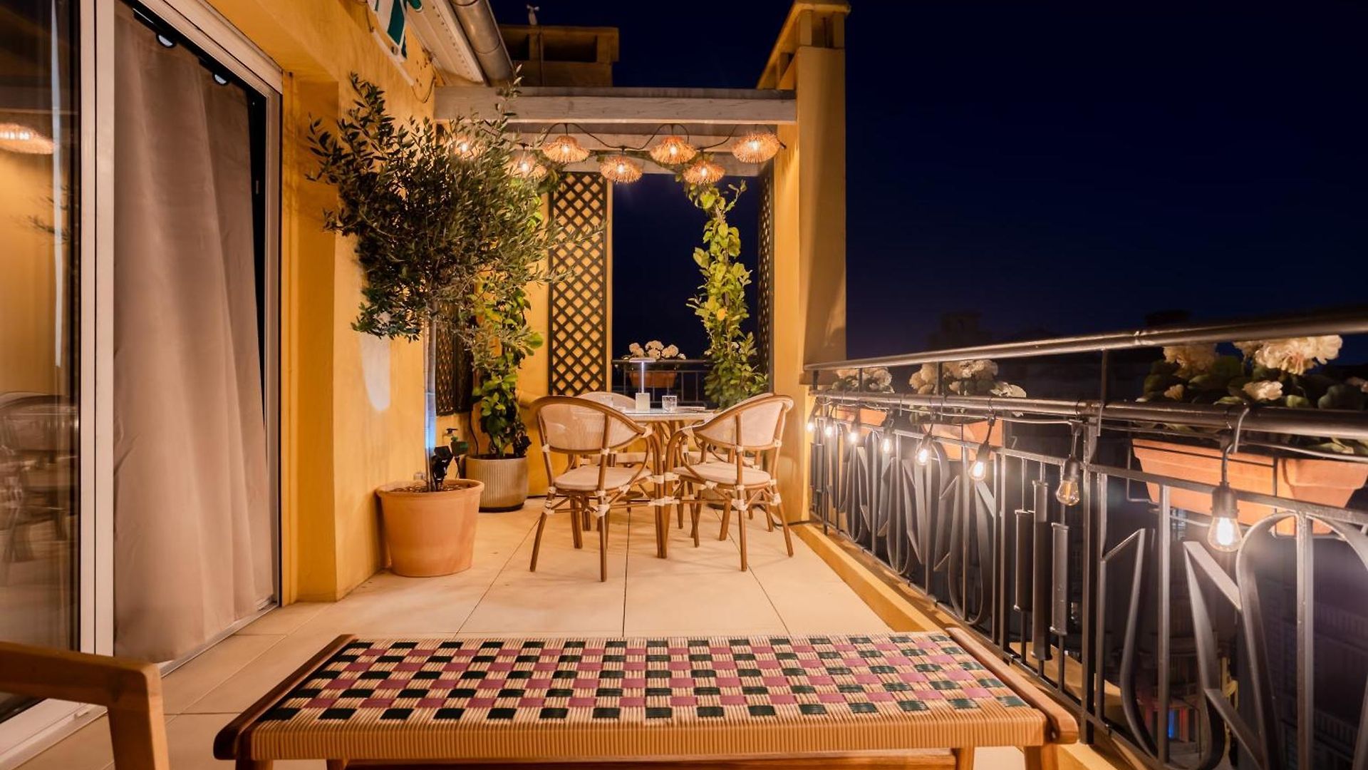 Luxurious Penthouse, 2 Bedroom Suites, 3 Spacious Terraces, Gorgeous Views Of Mountains And Sea, * Nice