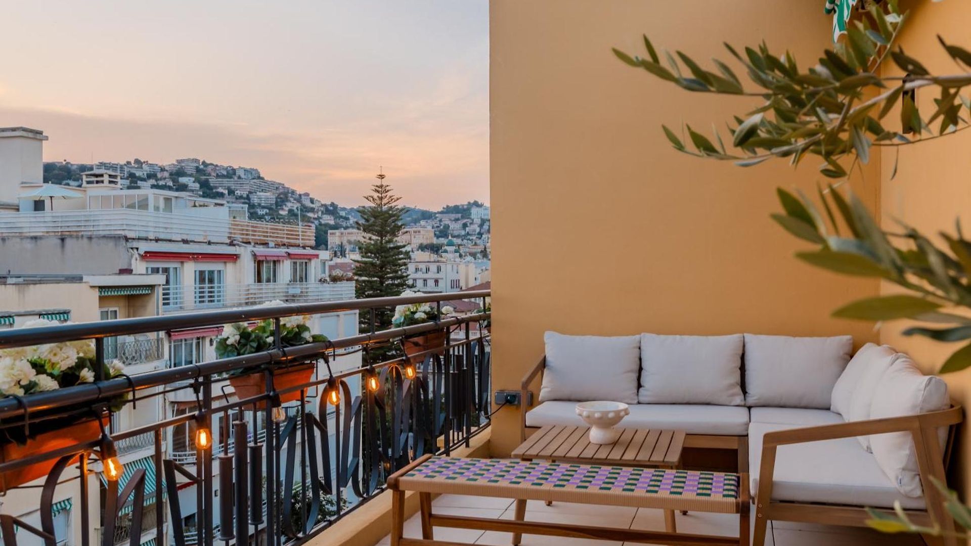 Luxurious Penthouse, 2 Bedroom Suites, 3 Spacious Terraces, Gorgeous Views Of Mountains And Sea, Appartement *