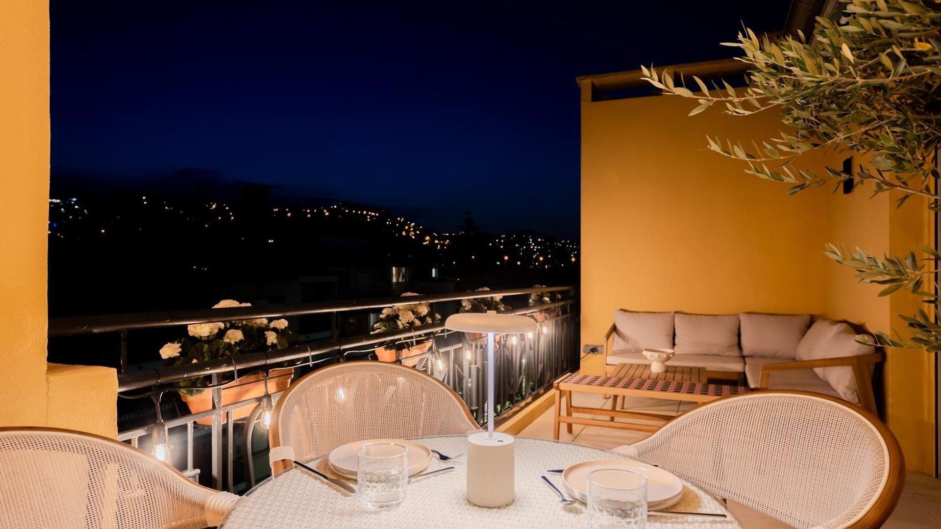 Luxurious Penthouse, 2 Bedroom Suites, 3 Spacious Terraces, Gorgeous Views Of Mountains And Sea, *