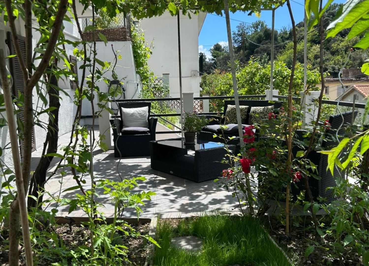 Appartement Climatisé Avec Terrasse Ombragée Dans Maison Au Calme Et Dans La Verdure Nice