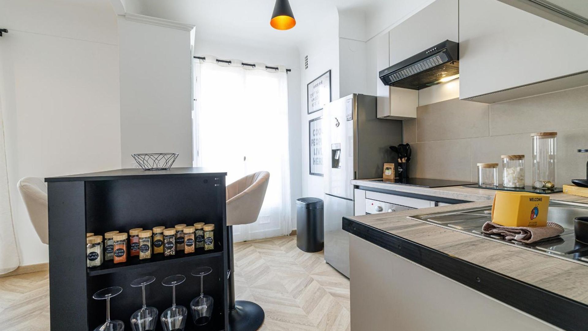Wide & Cozy 1 Bdr Downtown Apartment