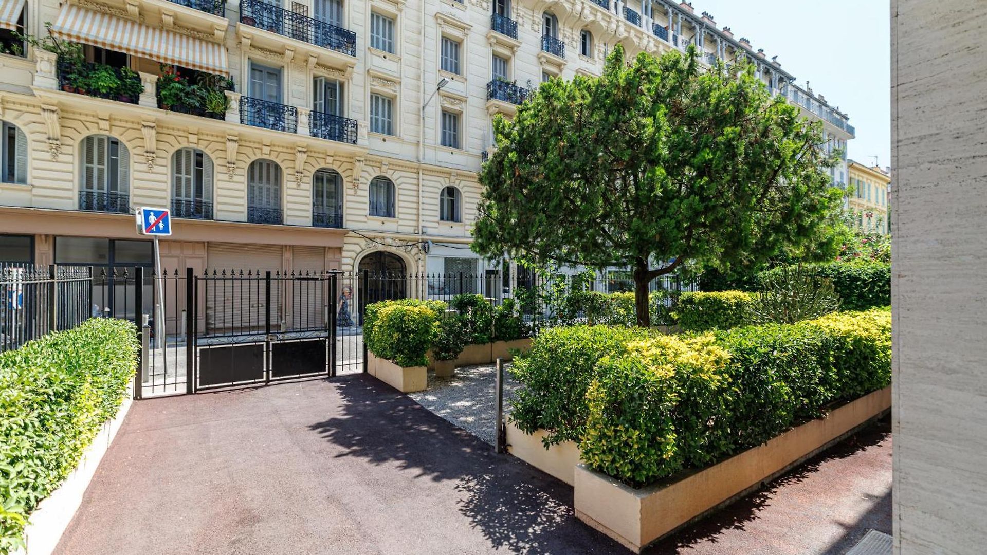 Wide & Cozy 1 Bdr Downtown Apartment Nice