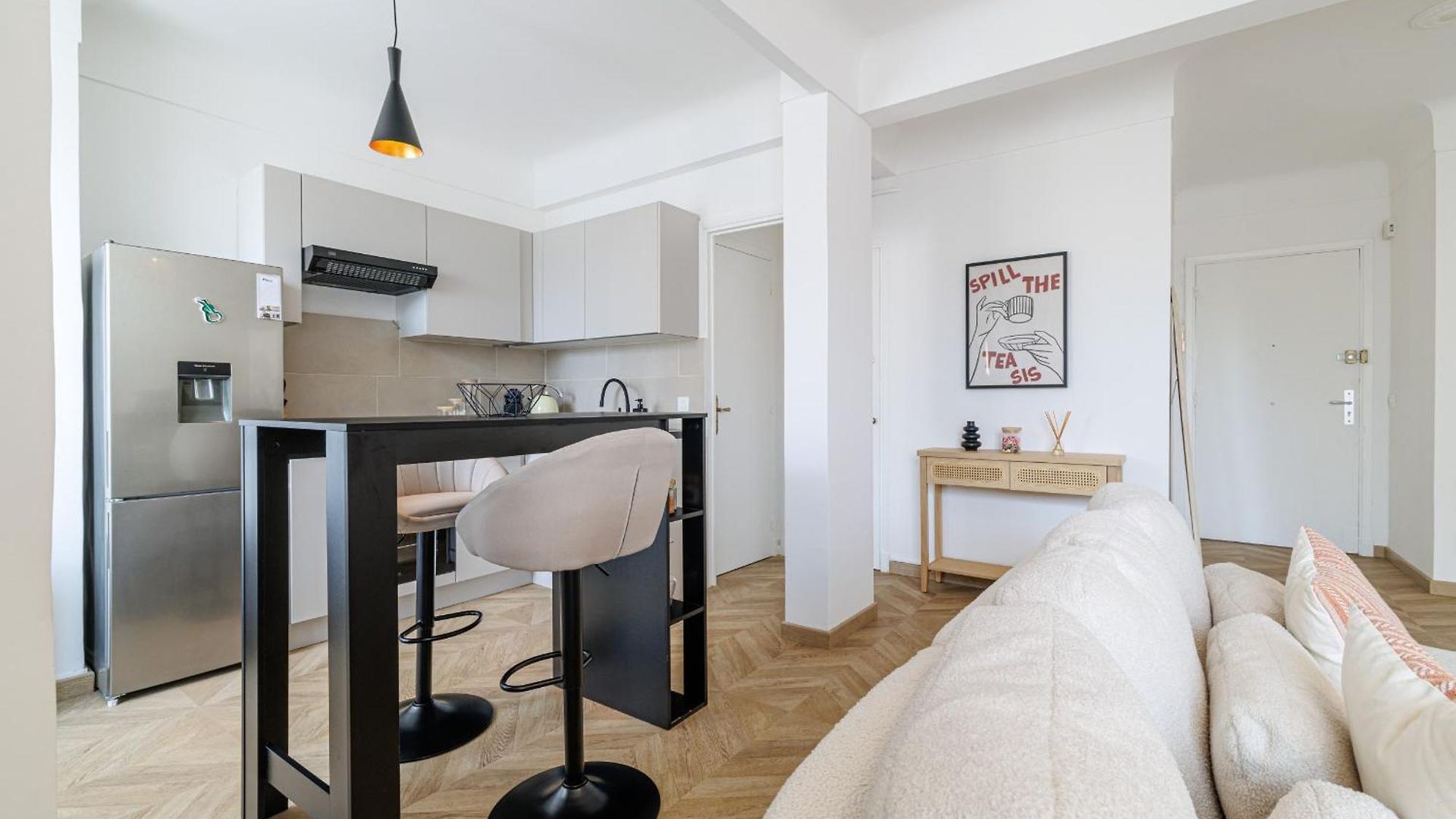 Wide & Cozy 1 Bdr Downtown Apartment *