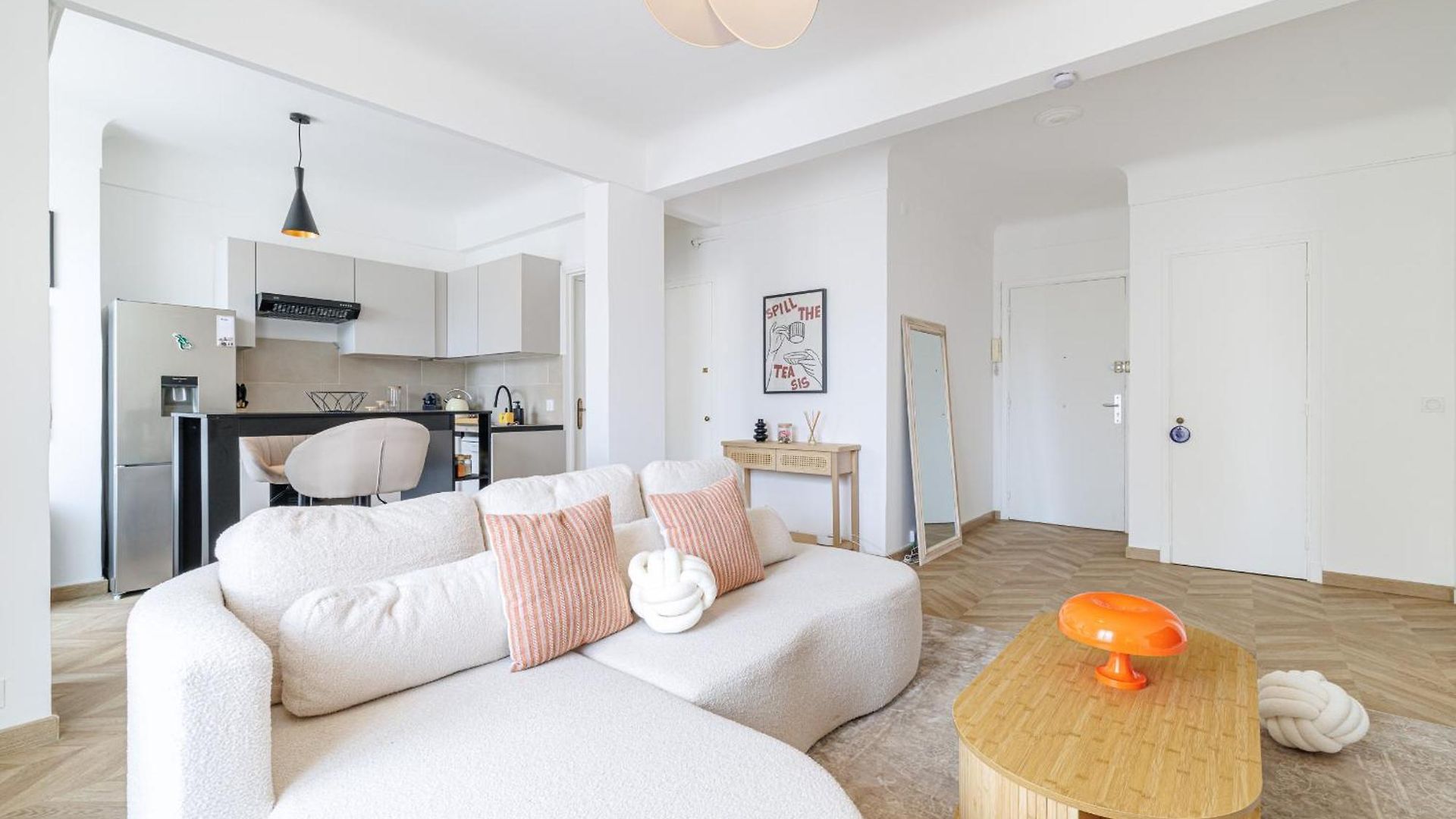Wide & Cozy 1 Bdr Downtown *