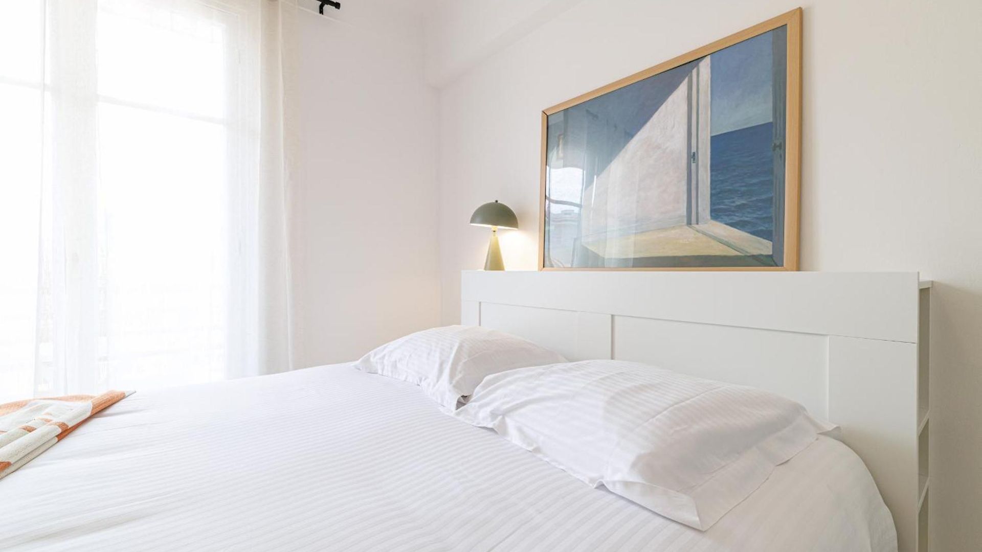 Wide & Cozy 1 Bdr Downtown *