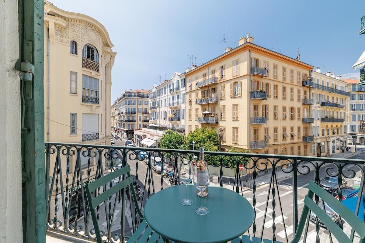 Appartement T2 Situé Au Centre-ville De *