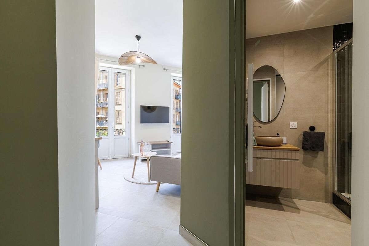 Appartement T2 Situé Au Centre-ville De Nice