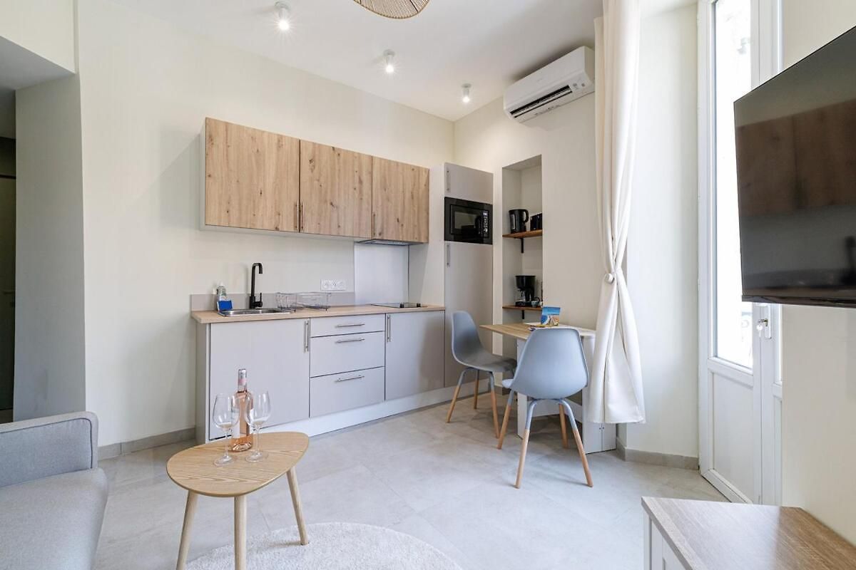 Appartement T2 Situé Au Centre-ville De *