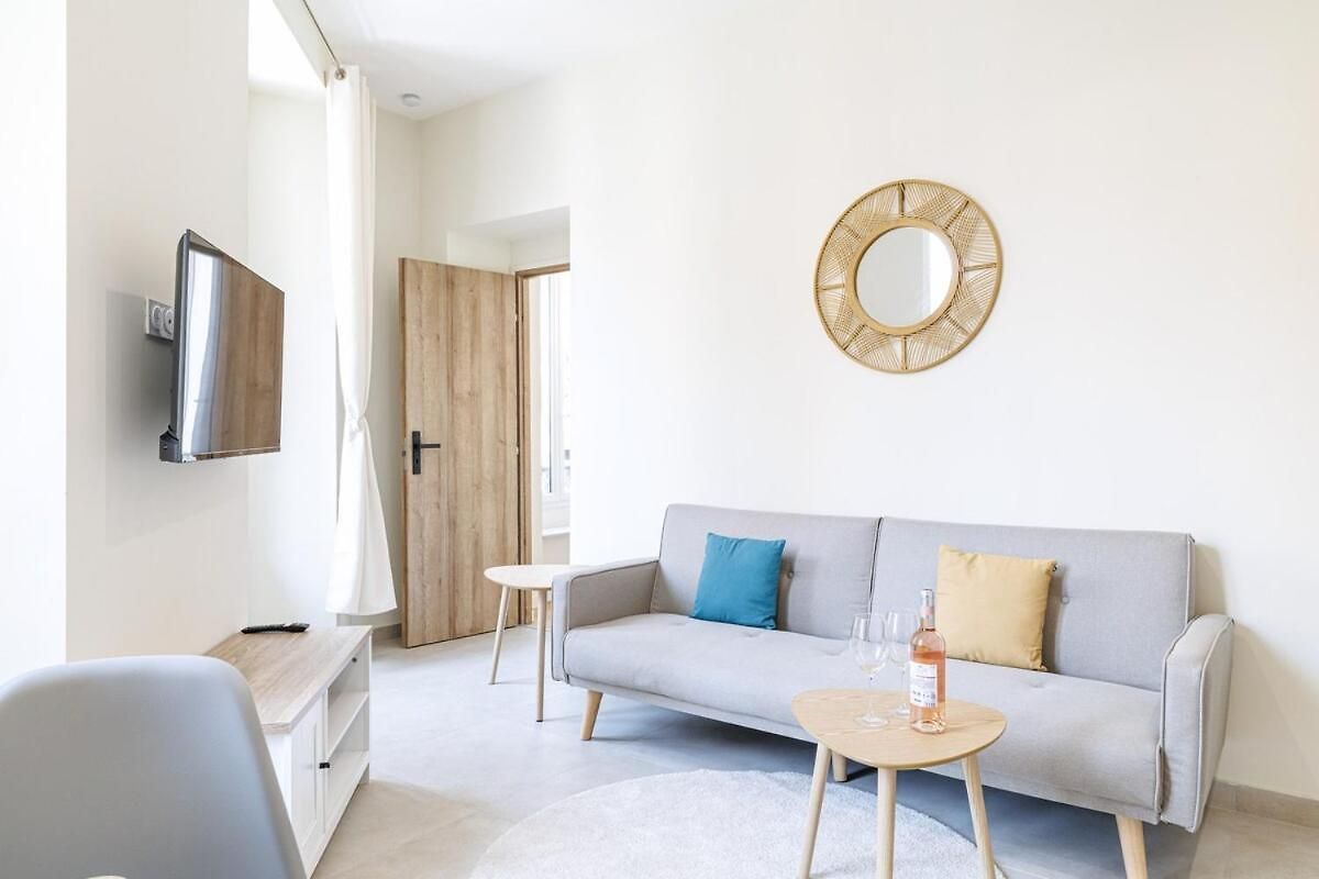 Appartement T2 Situé Au Centre-ville De Nice