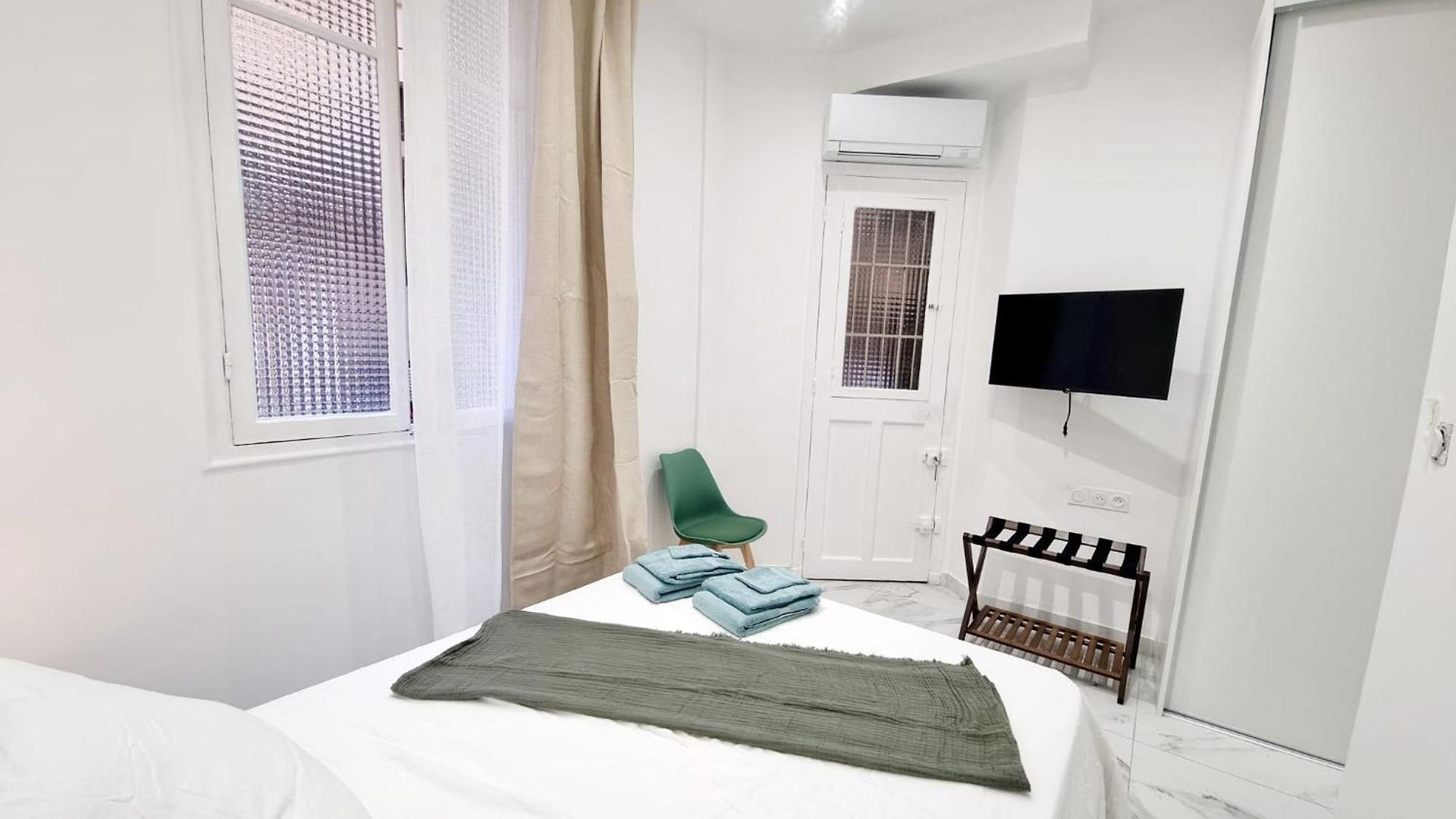 Spacious Family Near Sea - Apartment *
