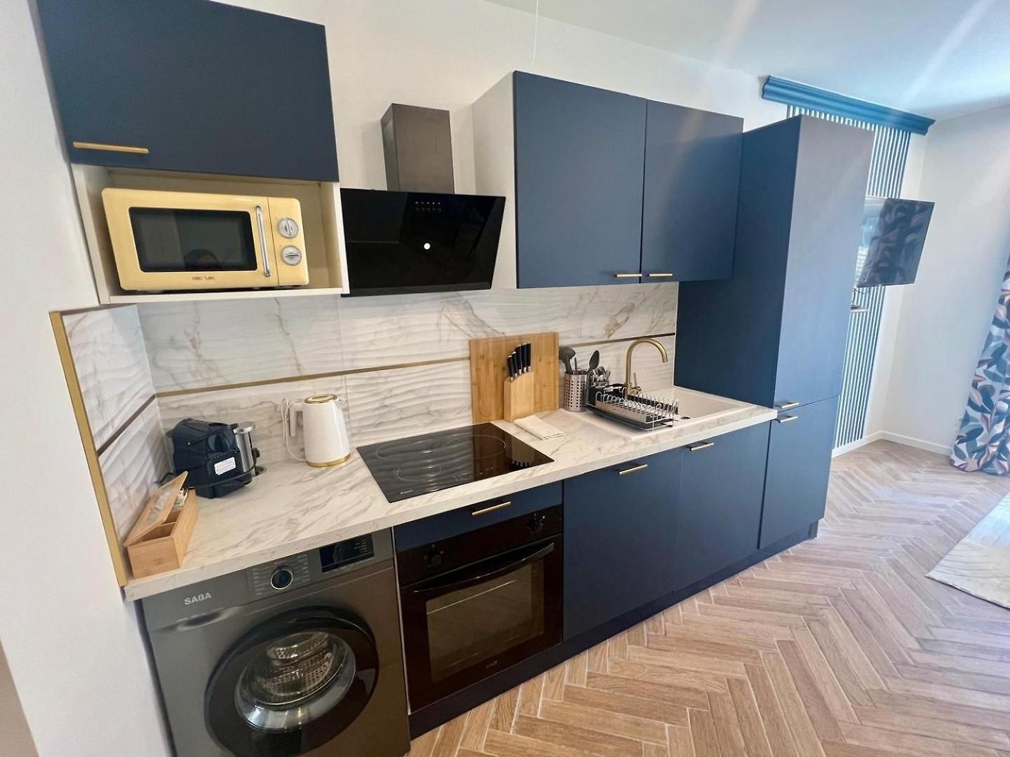 Moon - 37 Apartment