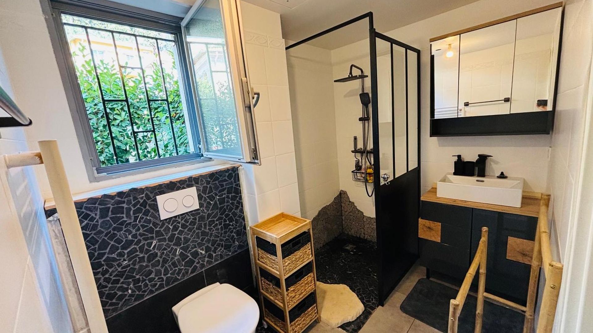 Magnifique Avec Terrasse Et Jardin Appartement *