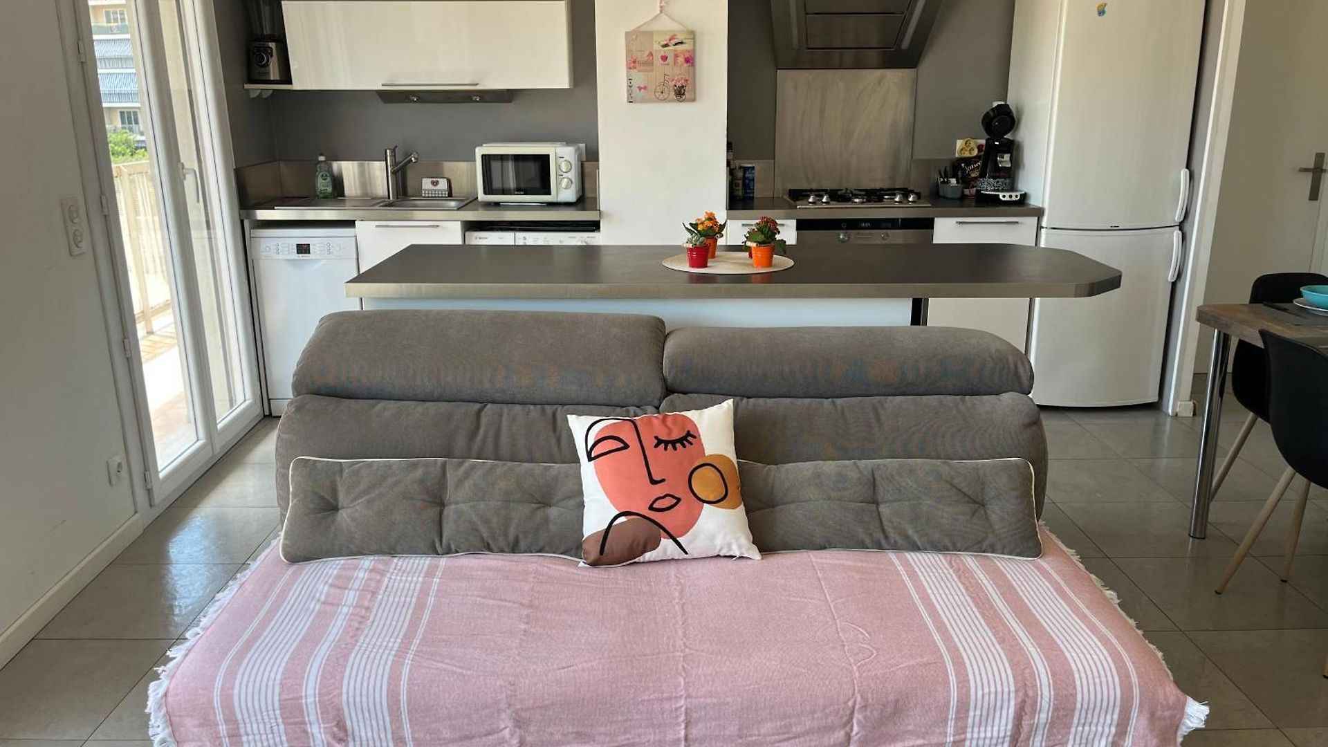 Appartement Très Beau 3 Pièces Spacieux Lumineux Et Climatisé