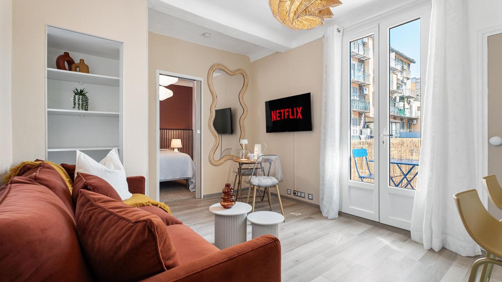 Renting - 35b Massena - Chic Cosy Calm Balcony Massena Pedestrian Heart *