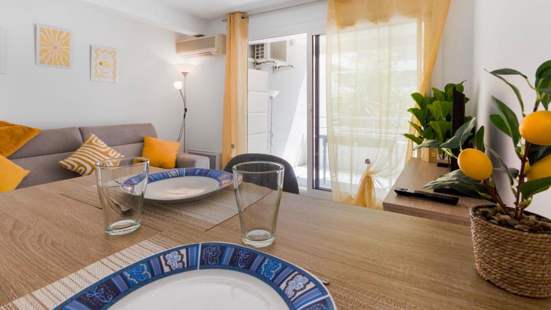 Le Seaside - - Tram - Airport - Ac Apartment