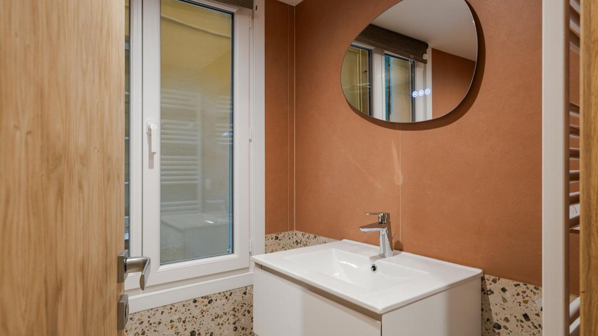 Kalliste - New Ac- Old Town-walk To Everything - Beach- Restaurants-supermarkets Nice