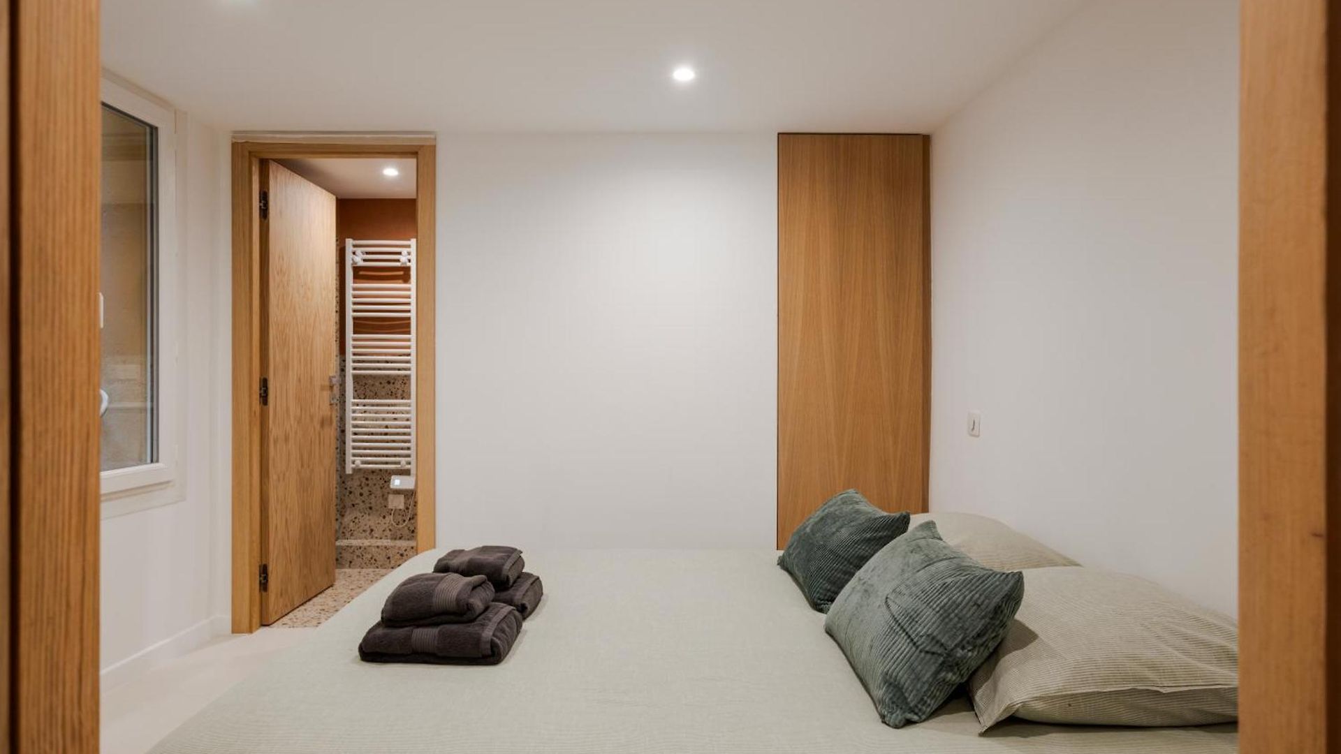 Kalliste - New Ac- Old Town-walk To Everything - Beach- Restaurants-supermarkets Apartment *