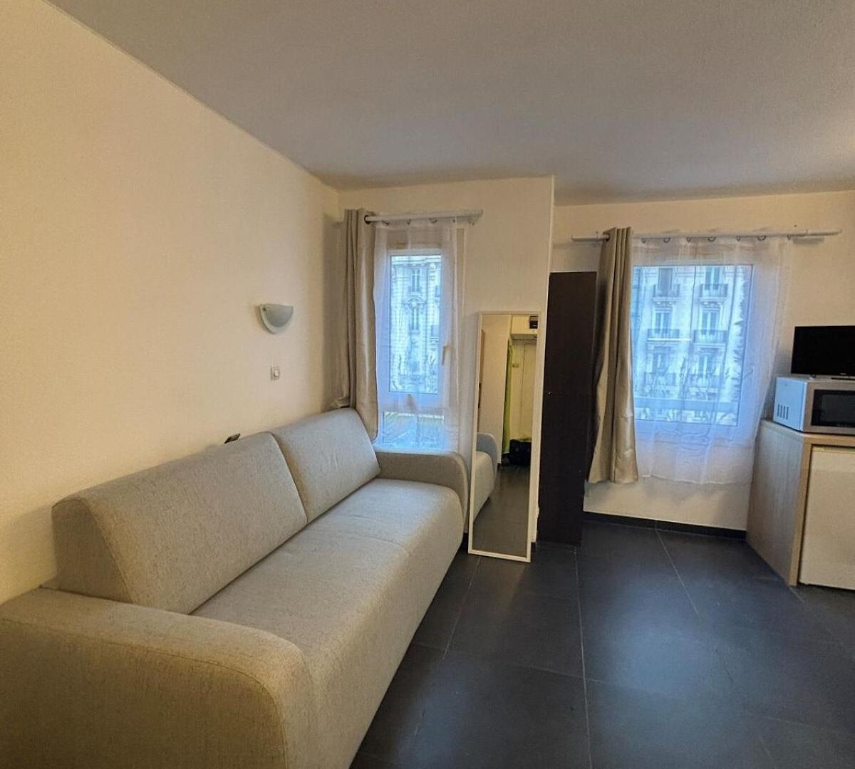 Appartement Cozy Very Close To Train Station