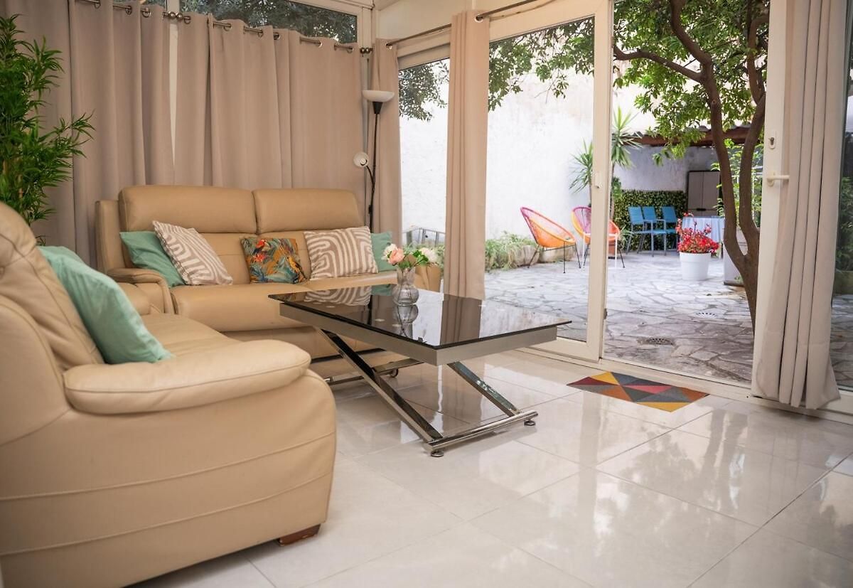 4 Pièces - Cour Privative - Port De Appartement *