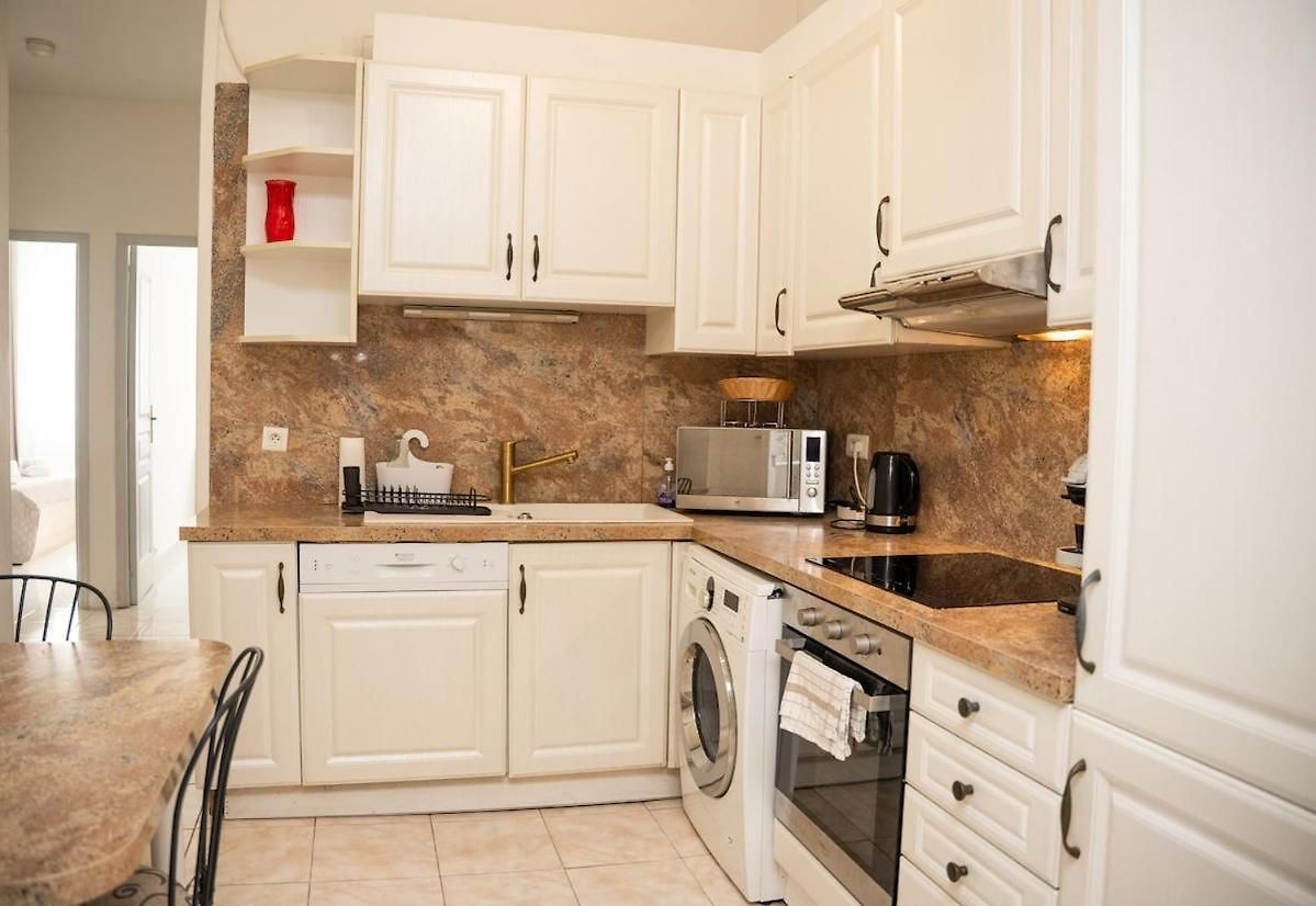 4 Pièces - Cour Privative - Port De Appartement Nice