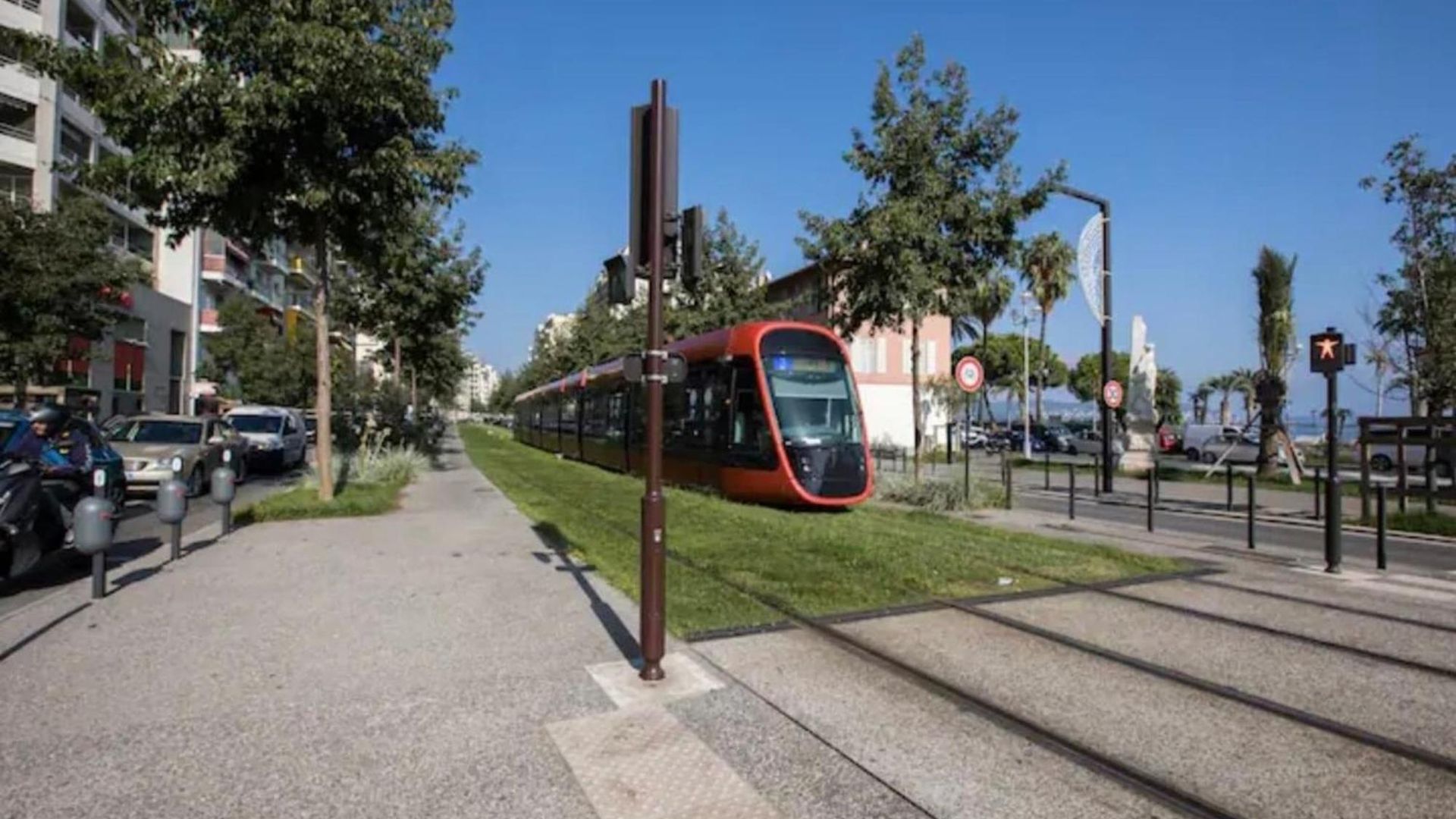 L'escapade - - Tram - Aéroport * Nice
