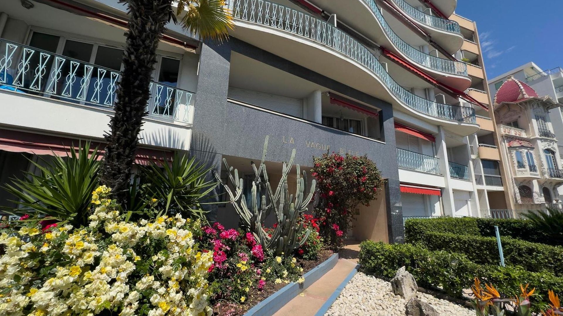Luxury On Promenade Des In Nice