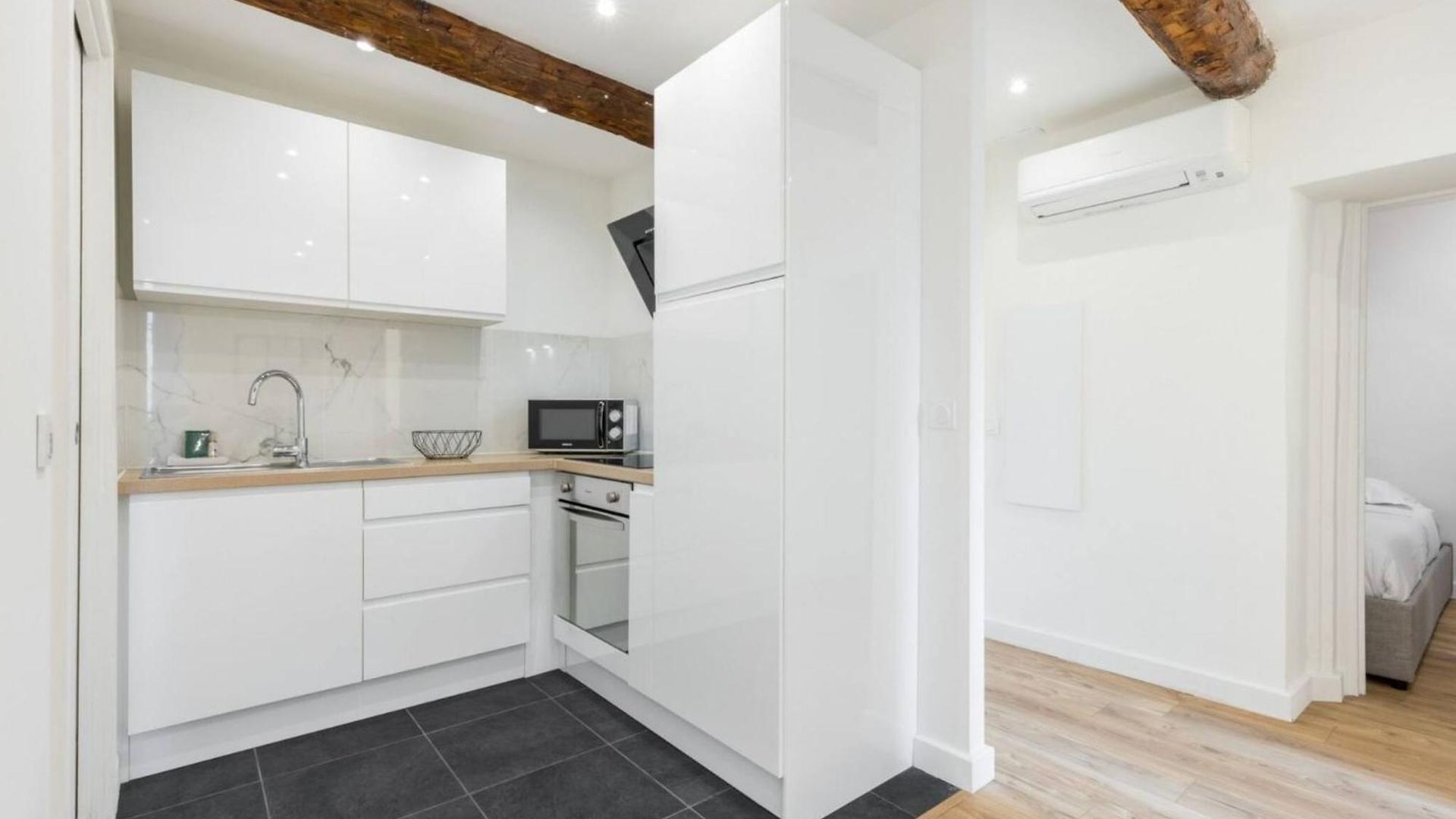 Appartement Petit 2 Pieces Dans La Vieille - B *