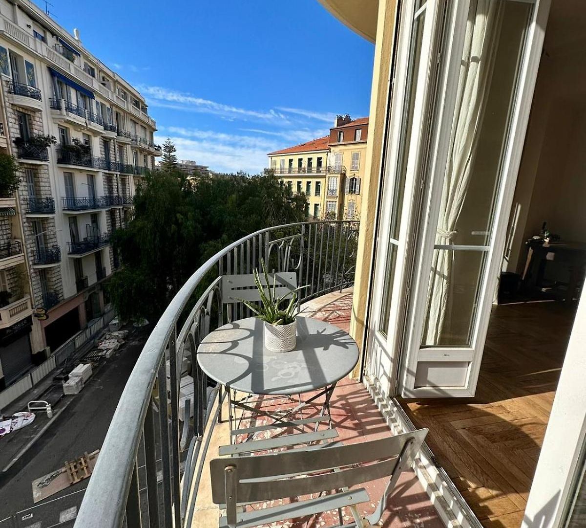 Appartement 56m With Balcony In Rotunda Near The Sea