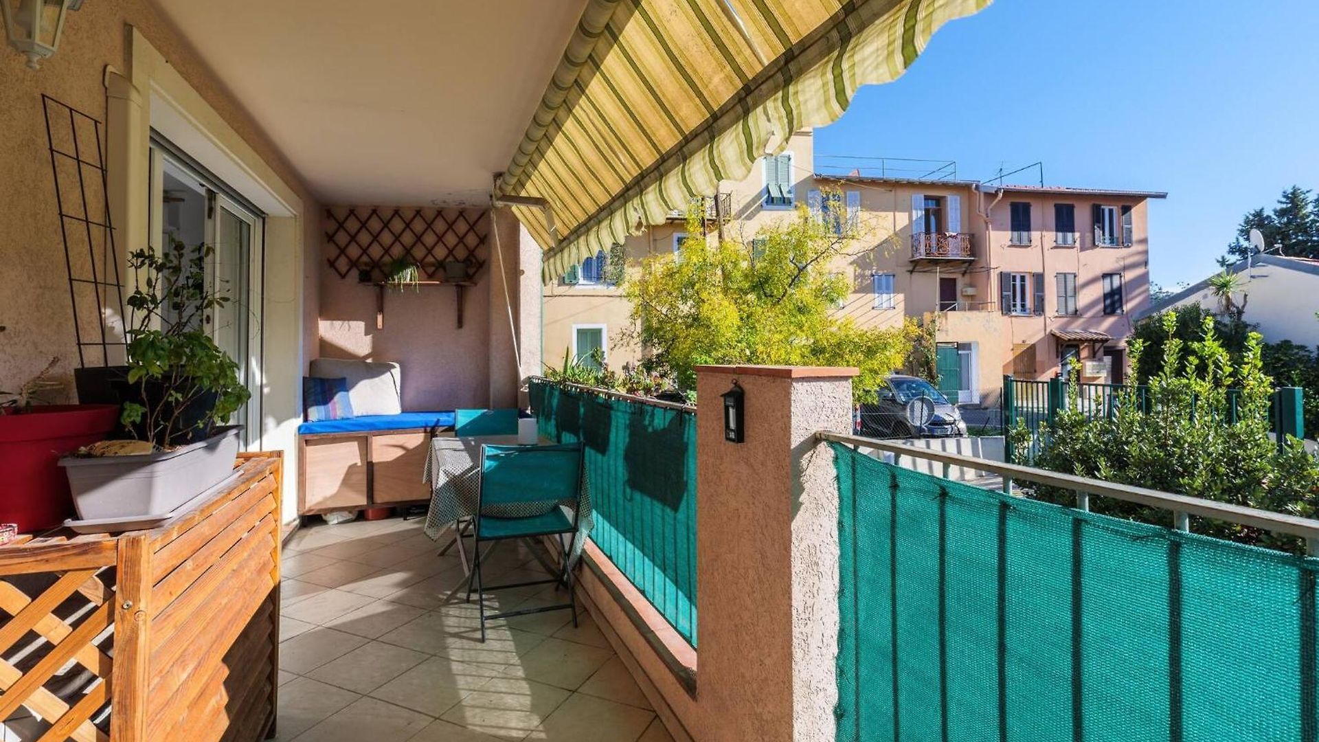 Grand 2 Pieces Et Belle Terrasse Appartement