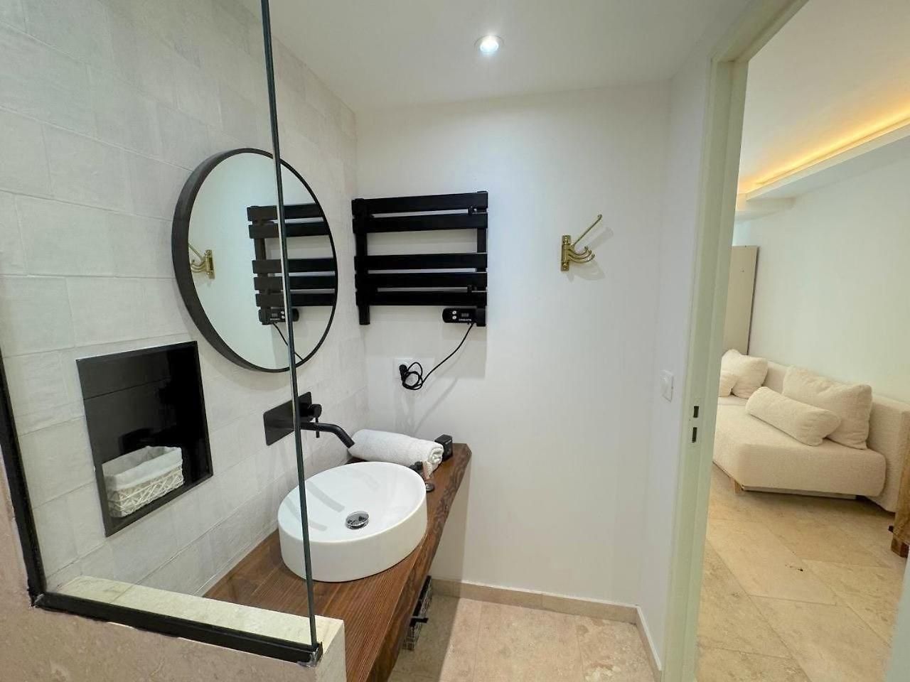 Apartment ⁂ Vieux-nice Climatise: Charme Commodites *