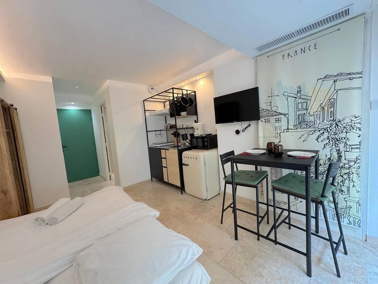 Apartment ⁂ Vieux-nice Climatise: Charme Commodites Nice