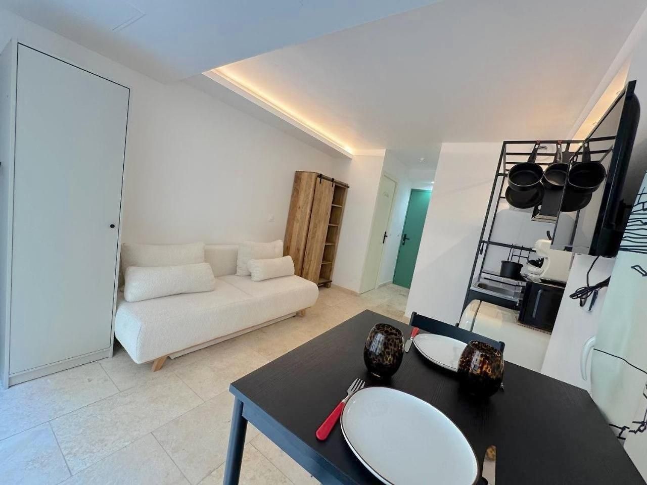 Apartment ⁂ Vieux-nice Climatise: Charme Commodites