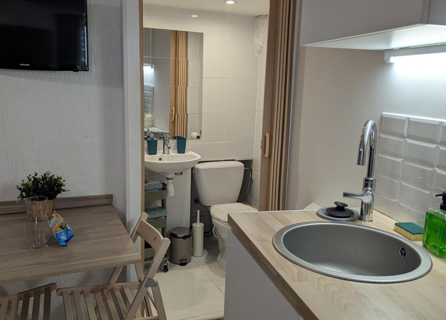 Au Calme Dans Le Quartier Animé Du Vieux Appartement Nice