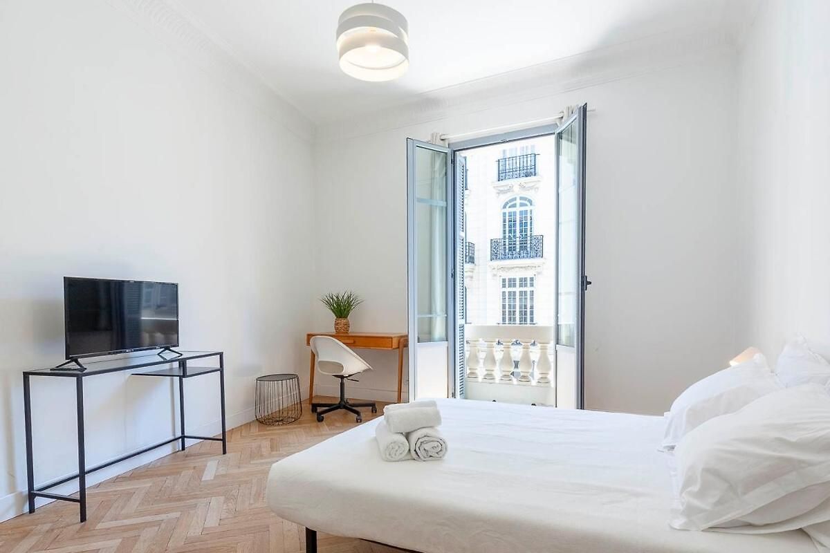 Grand Climatise Centre Apartment *