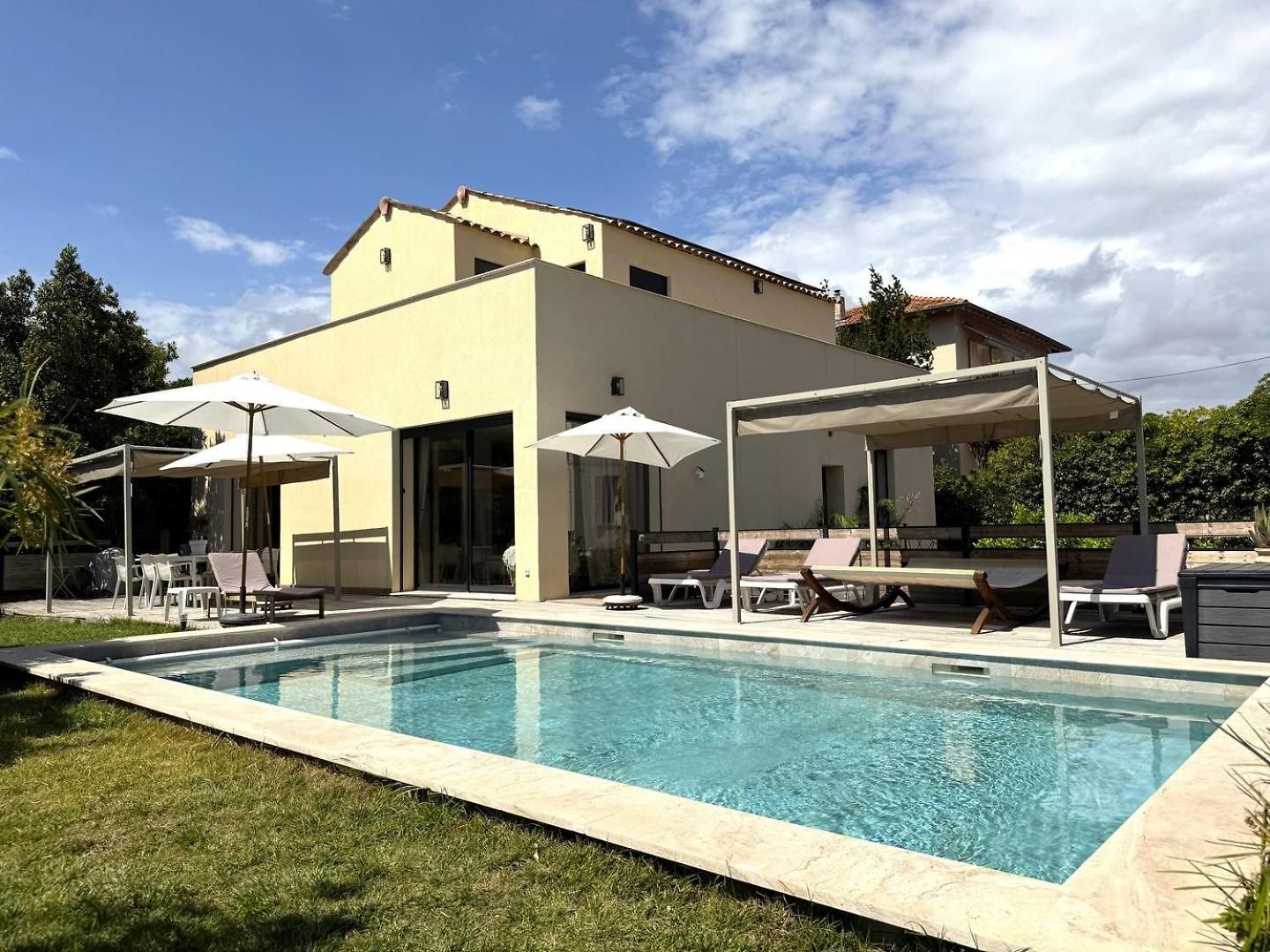 Moderne Pour 8 Personnes - Vue Sur ! Villa