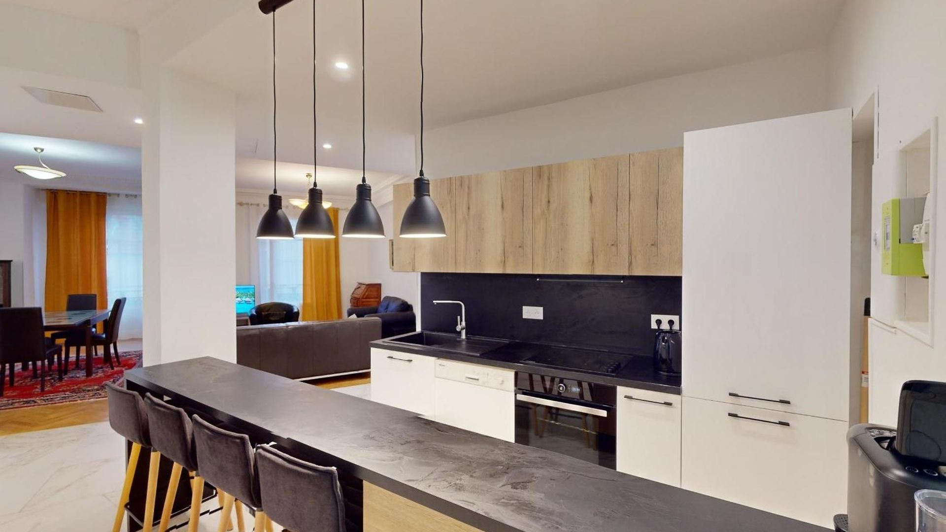 Bright Air-conditioned Flat In The Centre