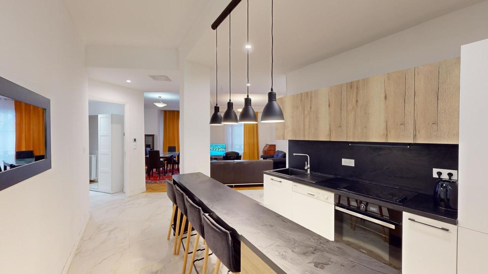 Bright Air-conditioned Flat In The Centre Apartment