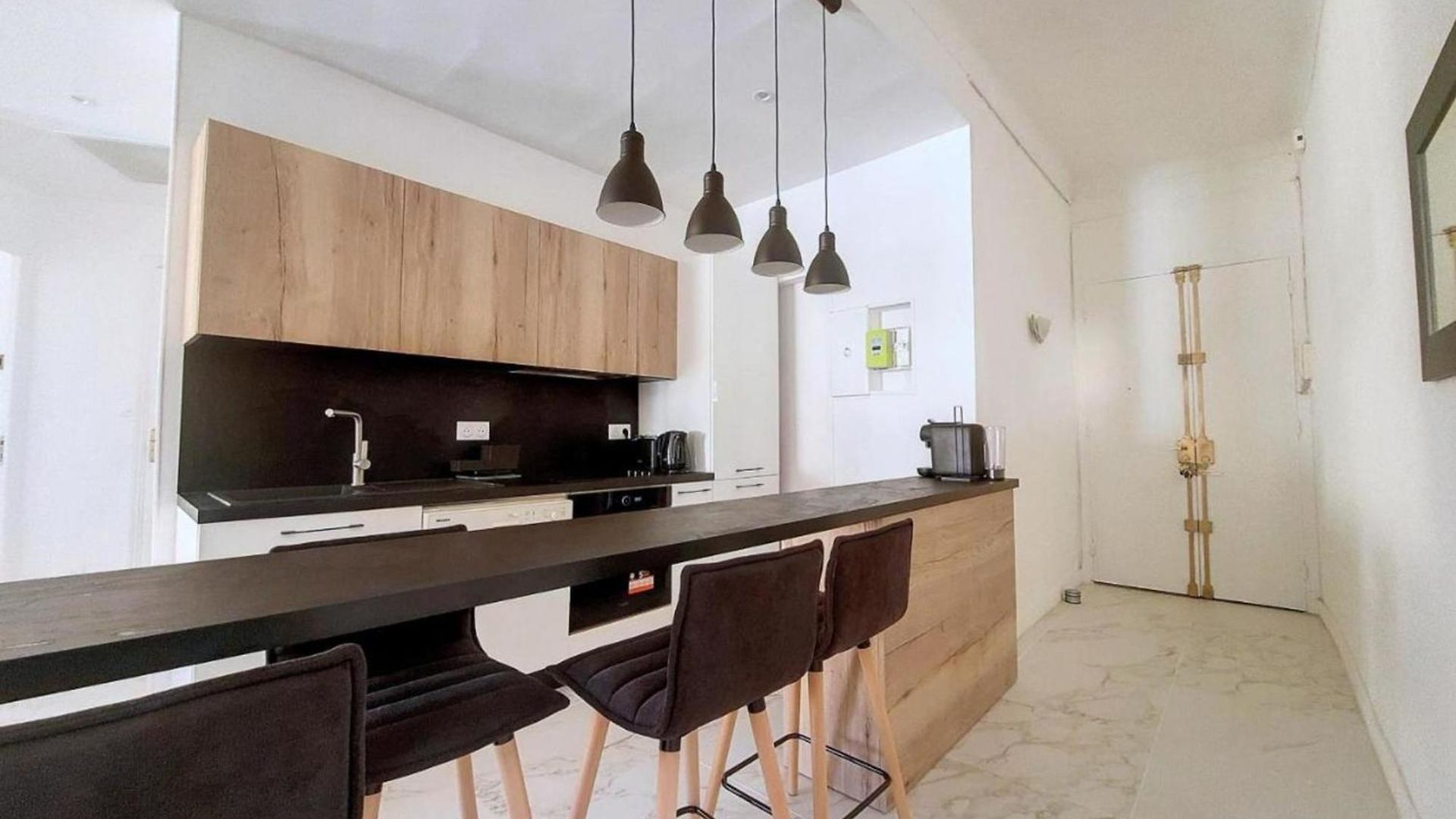 Apartment Bright Air-conditioned Flat In The Centre
