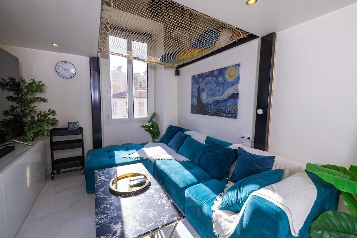 Apartment Duplex 50m De La Carre D'or