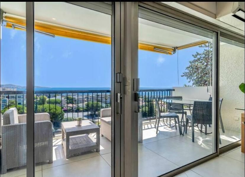 Appartement Magnificent 3 Rooms-sea View-terrace-pool Nice