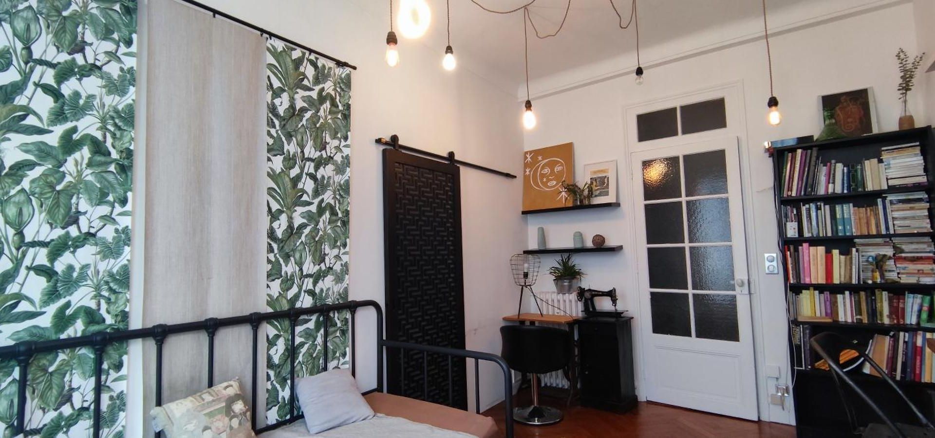 Bohemian Style And Luminous Balcony Appartement