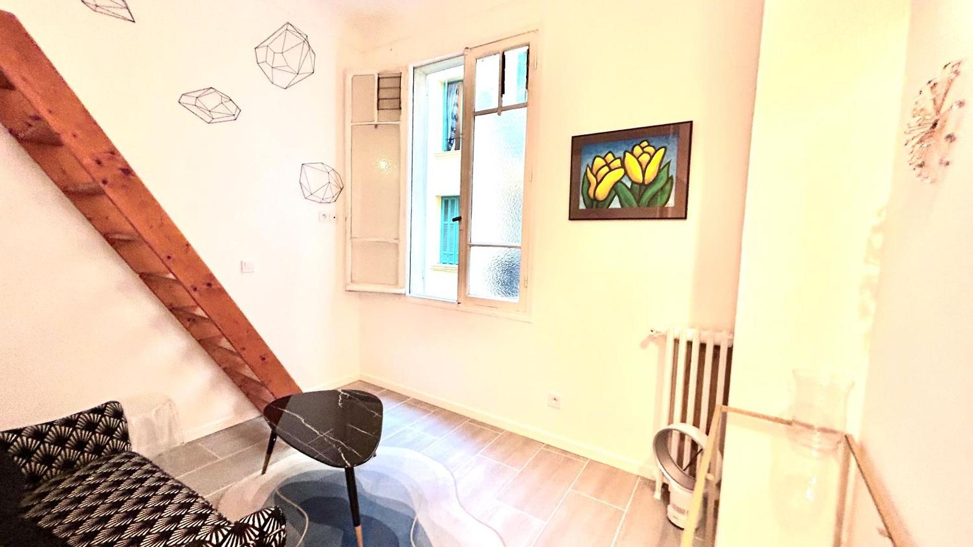 Close To Main Street And Train Station *