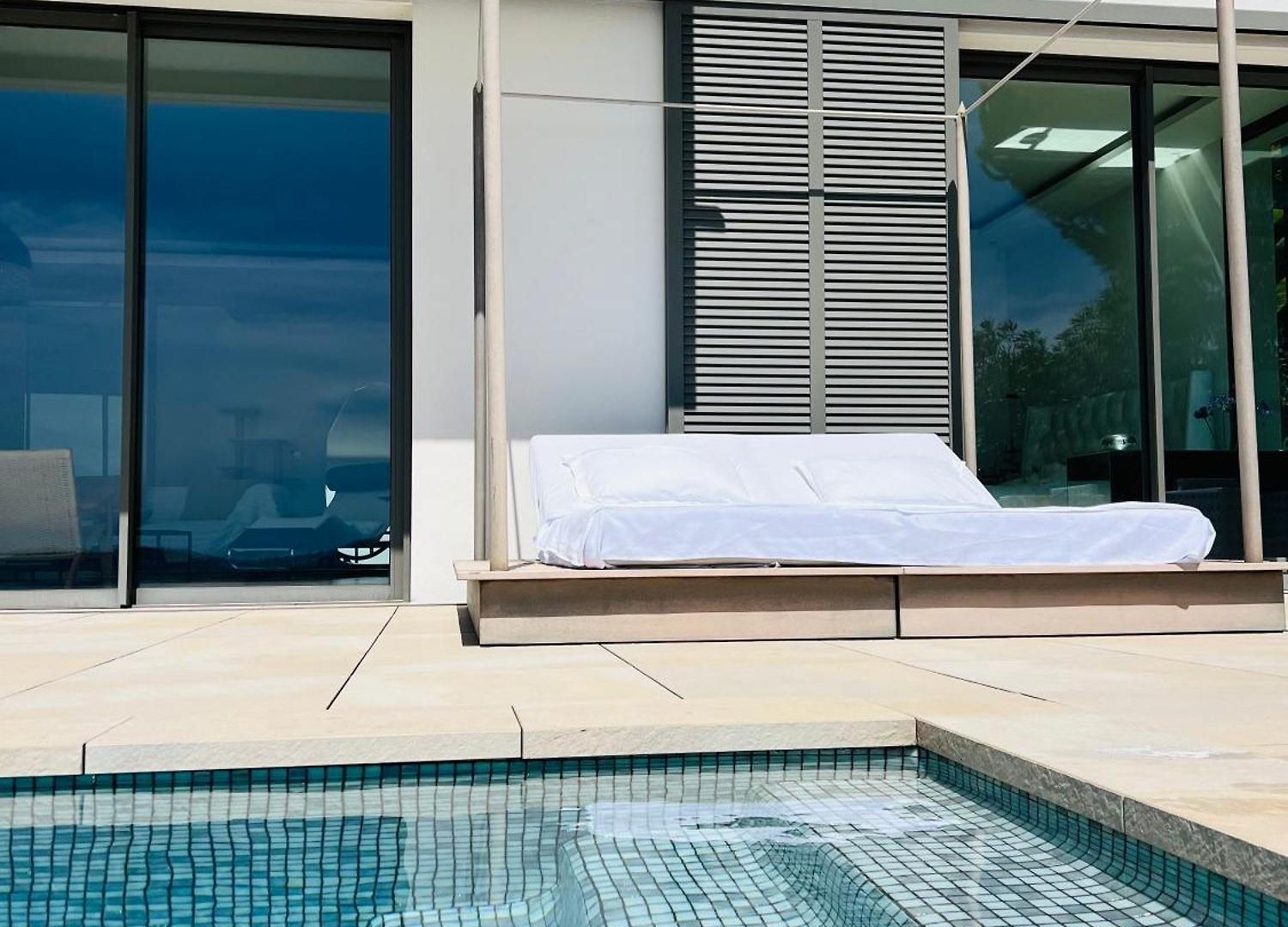 Contemporary With Sea View, Infinity Swimming Pool, Gym , Cinema Room,lift Villa *