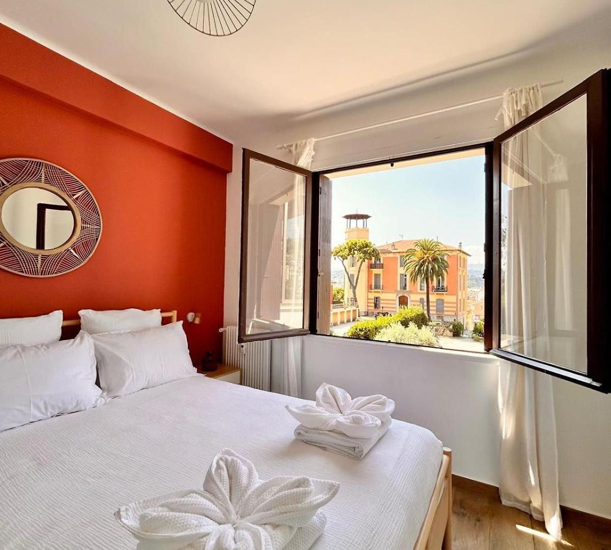 Near Port & - Private Parking - Full Apartment *