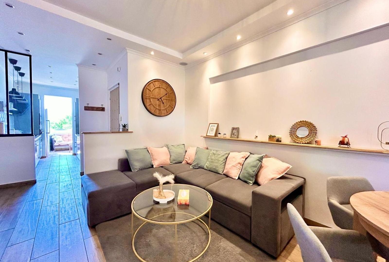 Near Port & - Private Parking - Full *