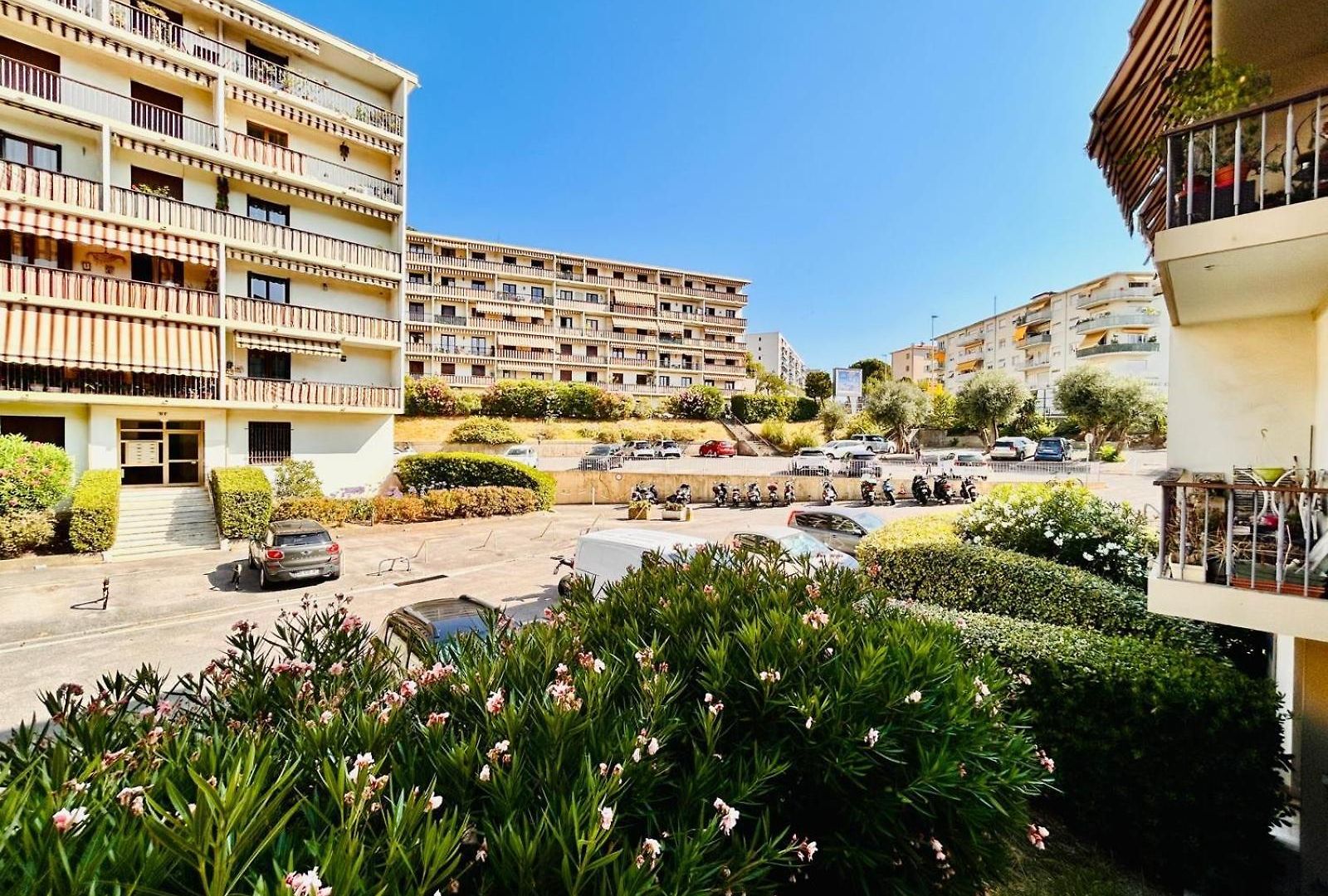 Apartment Near Port & - Private Parking - Full